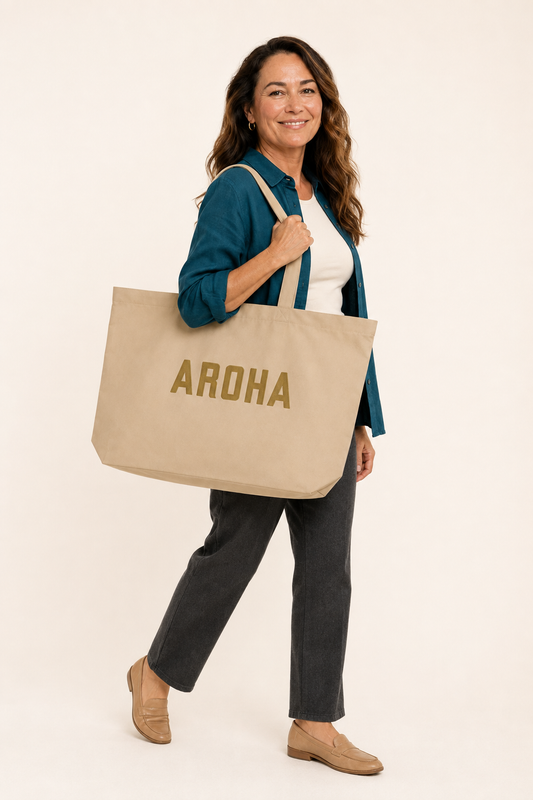 Large organic tote bag - Aroha (love) - kōura (gold)